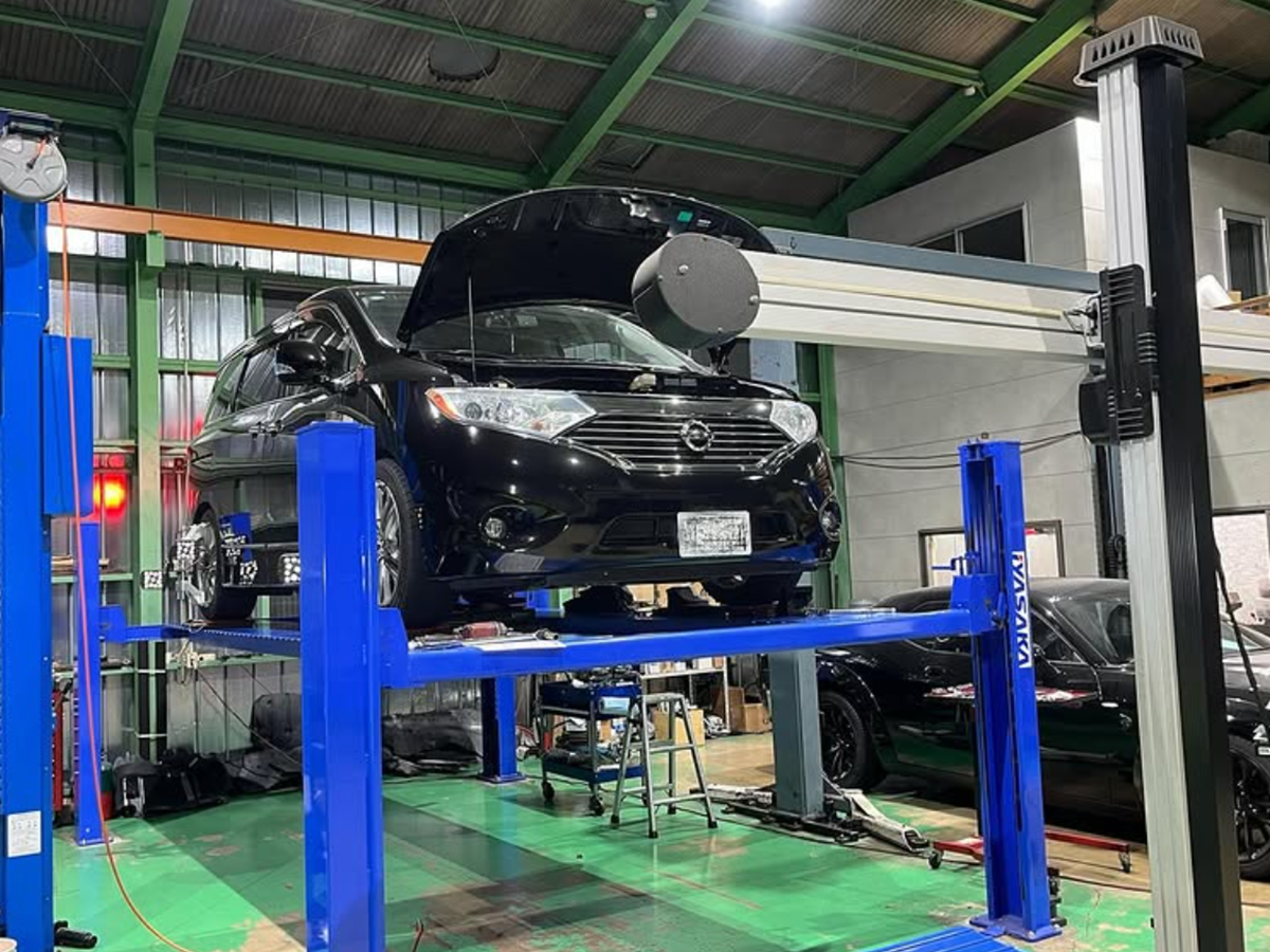 日産クエスト 逆輸入車の4輪アライメント調整