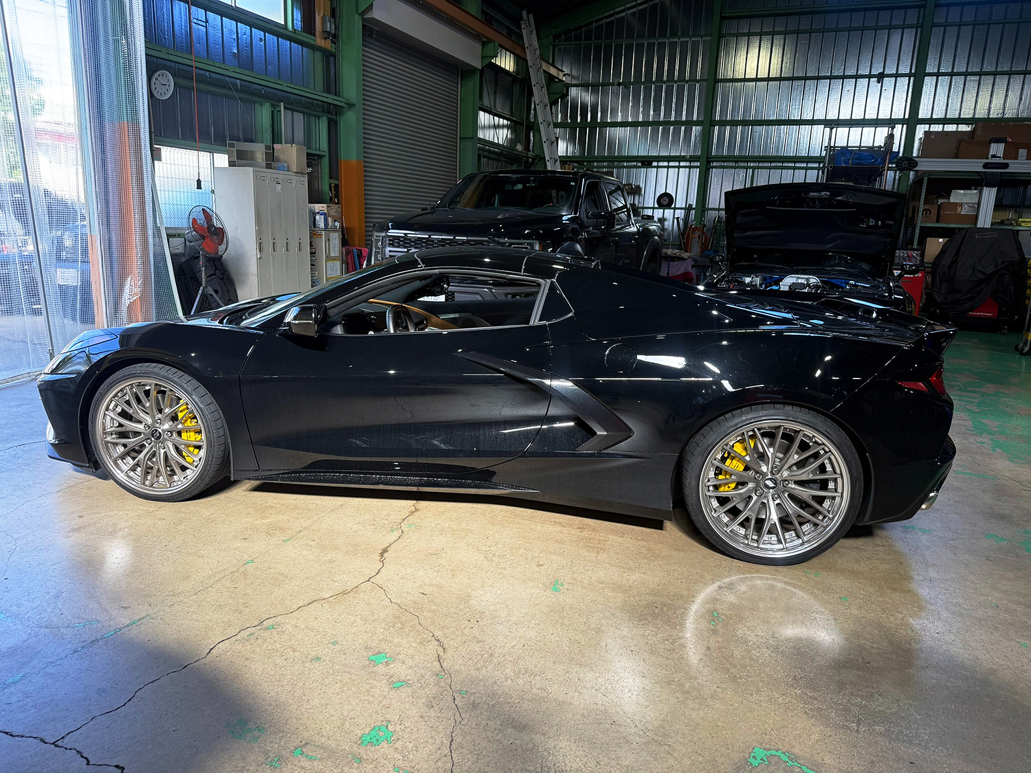コルベットC8 整備入庫 アメ車修理工場クワッドドライブ